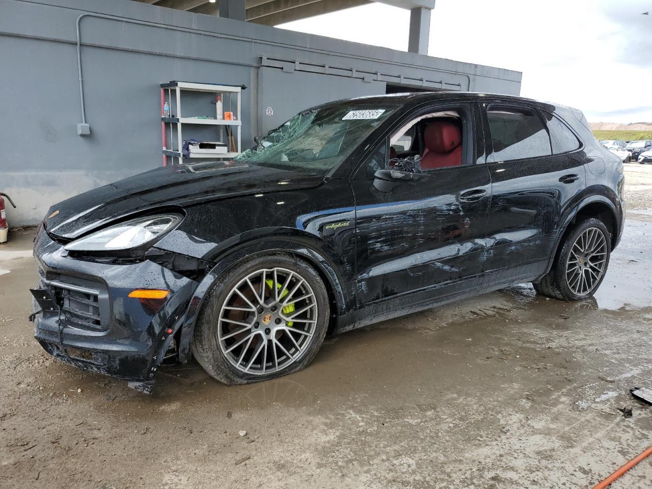 2023 Porsche Cayenne E-Hybrid, VIN WP1AE2AY1PDA12004 — Бок