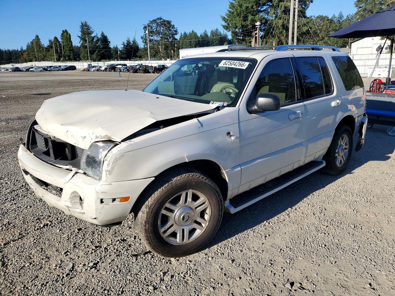 2004 Mercury Mountaineer Convenience, VIN 4M2DU86W84ZJ52734 — Front end