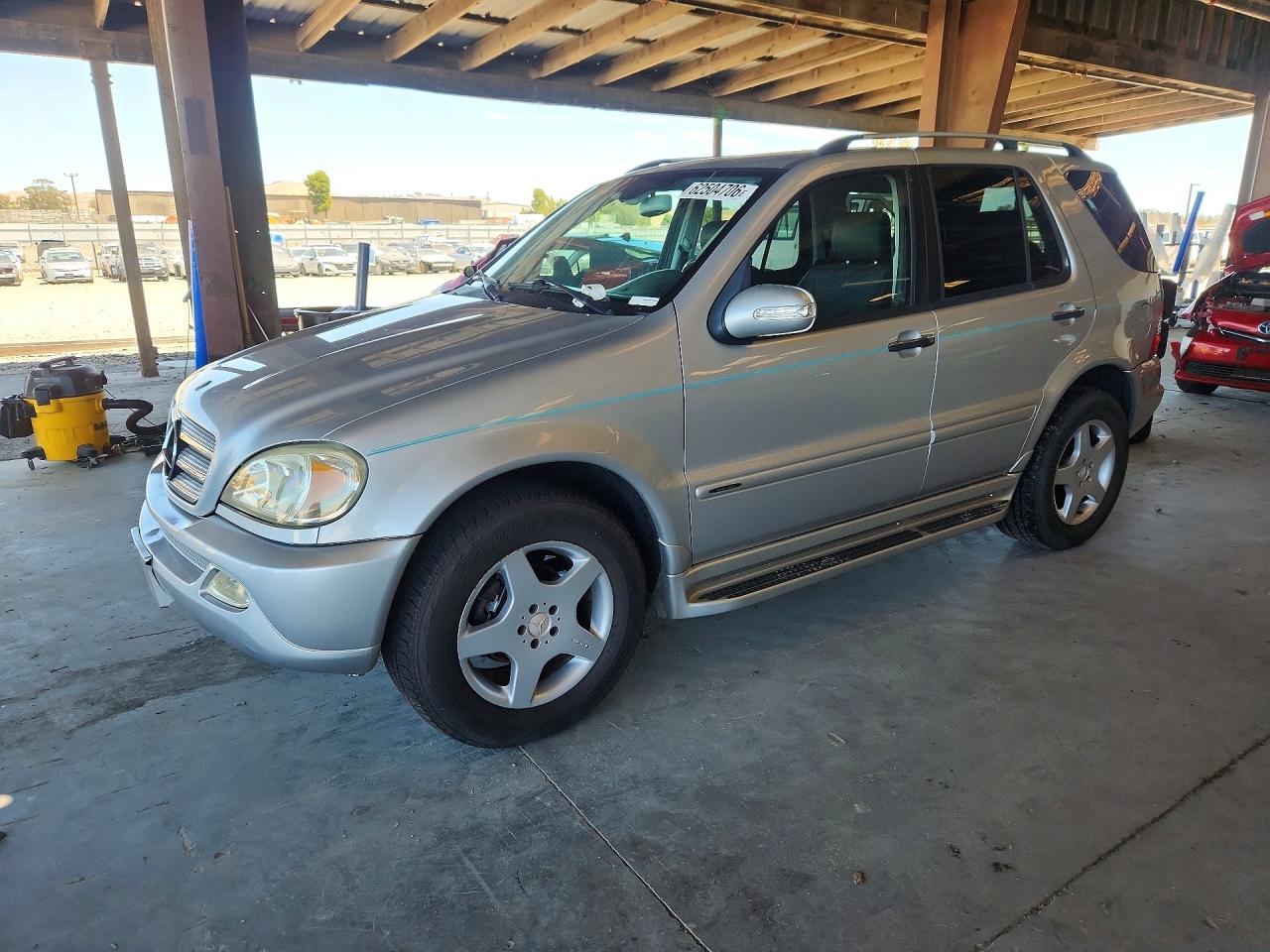 2005 Mercedes-Benz M 350, VIN 4JGAB57E95A549772 — Minor dents and scratches