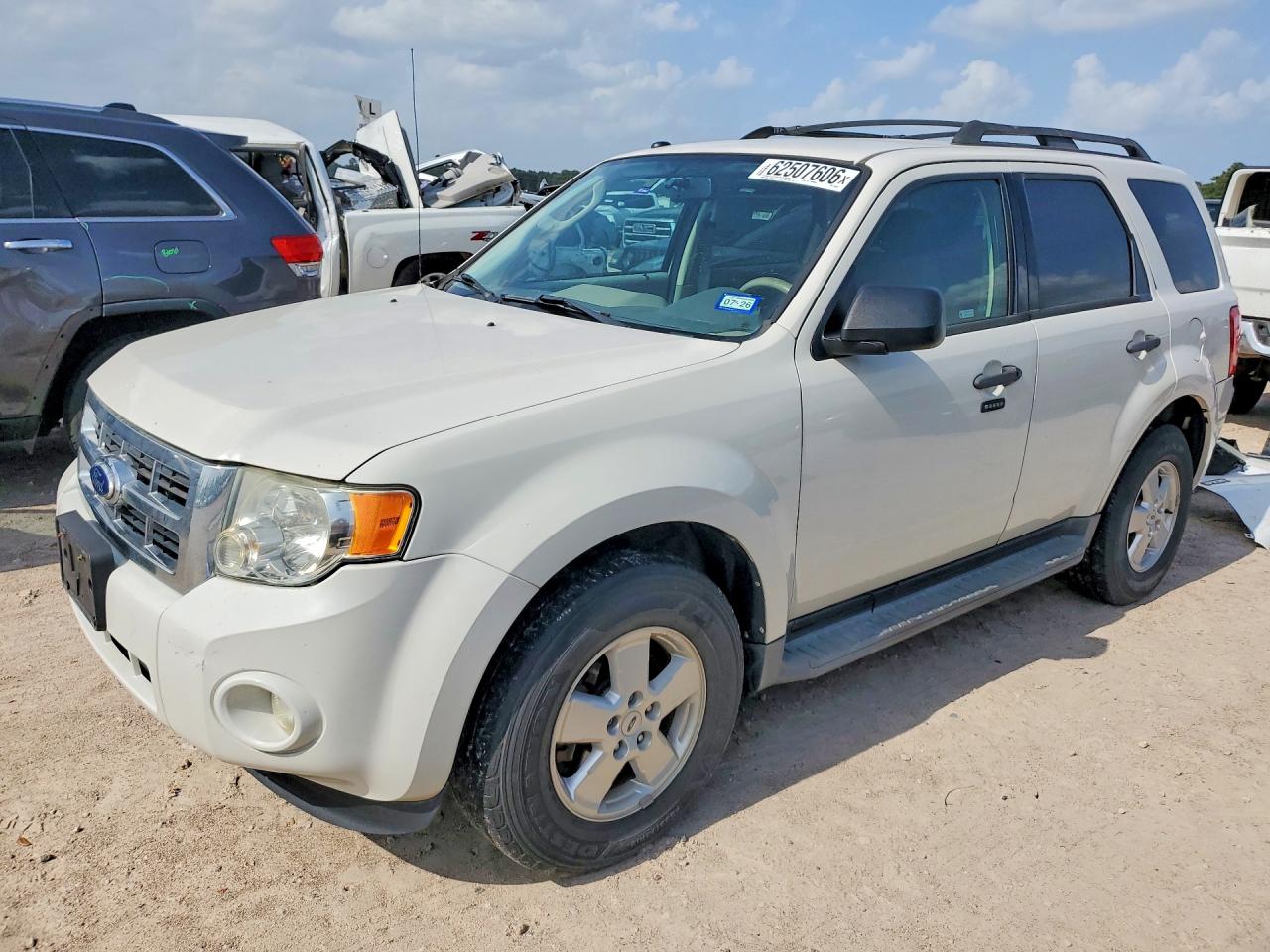2010 Ford Escape XLT, VIN 1FMCU0D79AKB24682 — Normal wear