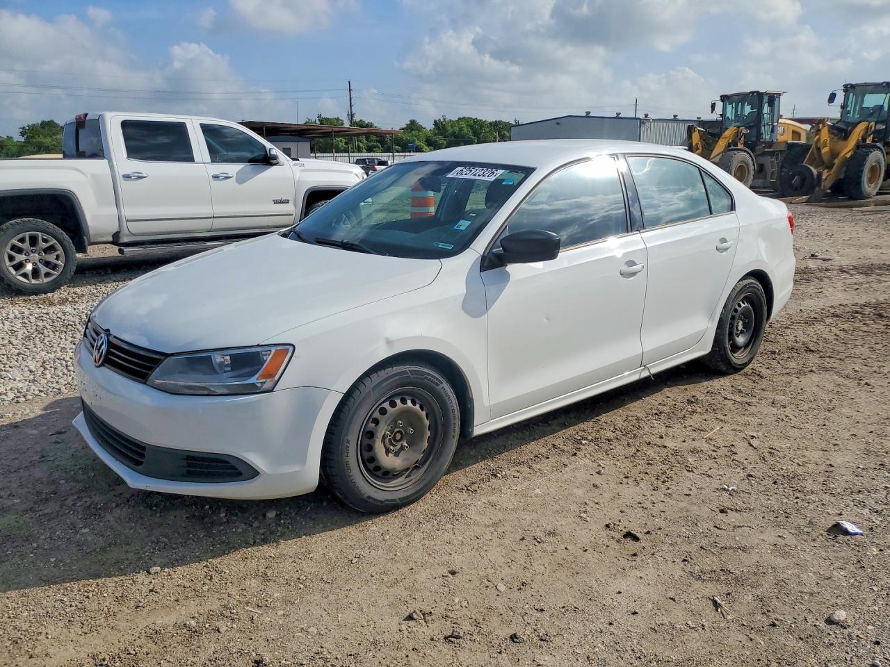2014 Volkswagen Jetta S, VIN 3VW2K7AJ2EM294330 — Пожар в моторном отсеке