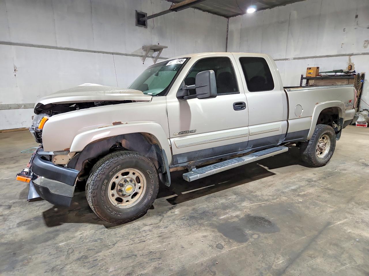 2005 Chevrolet Silverado 2500HD, VIN 1GCHK29U25E292954 — Front end