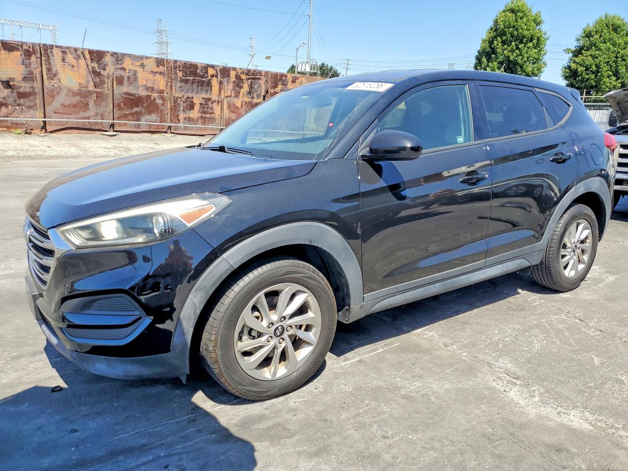 2018 Hyundai Tucson SE, VIN KM8J23A43JU813517 — Vandalism