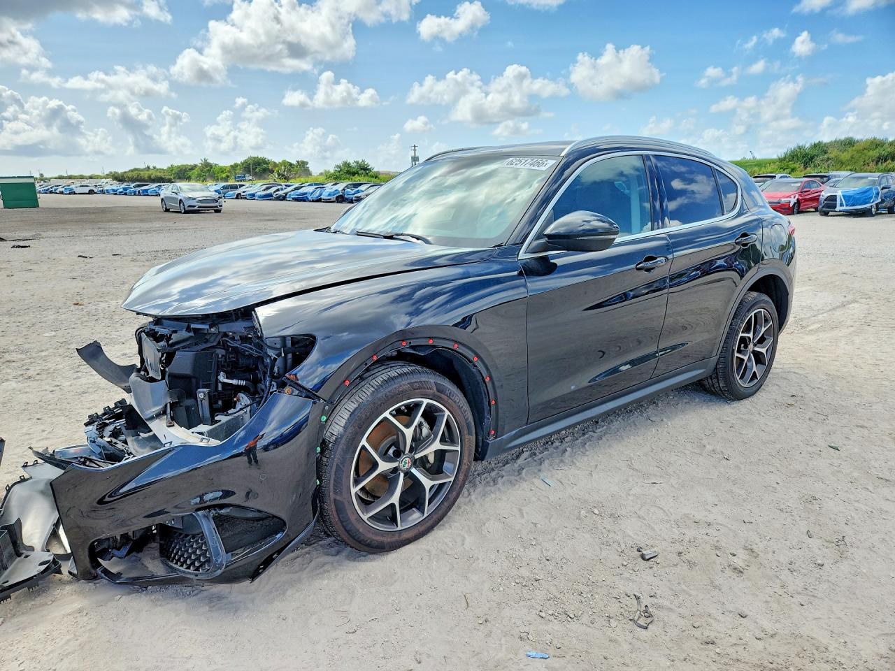 2018 Alfa Romeo Stelvio Ti, VIN ZASFAKBN8J7C24273 — Перед