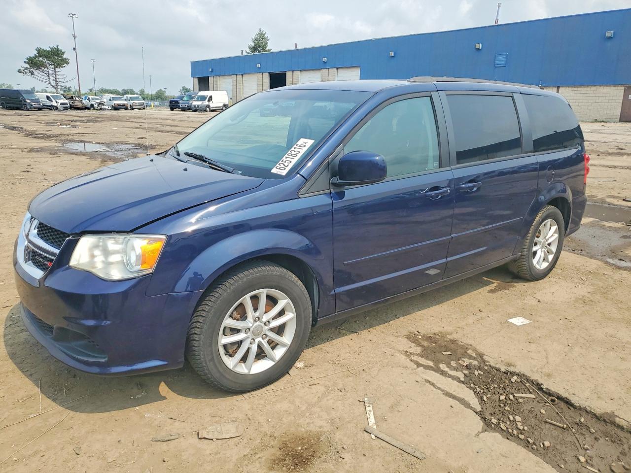 2015 Dodge Grand Caravan SXT, VIN 2C4RDGCG8FR528090 — Бок