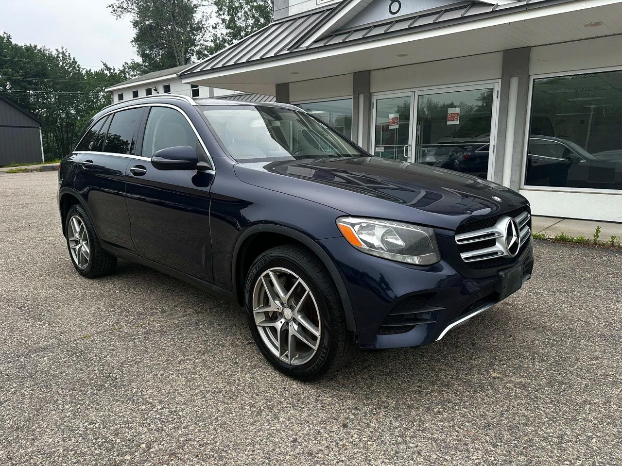 2016 Mercedes-Benz GLC 300, VIN WDC0G4KB3GF014235 — Minor dents and scratches