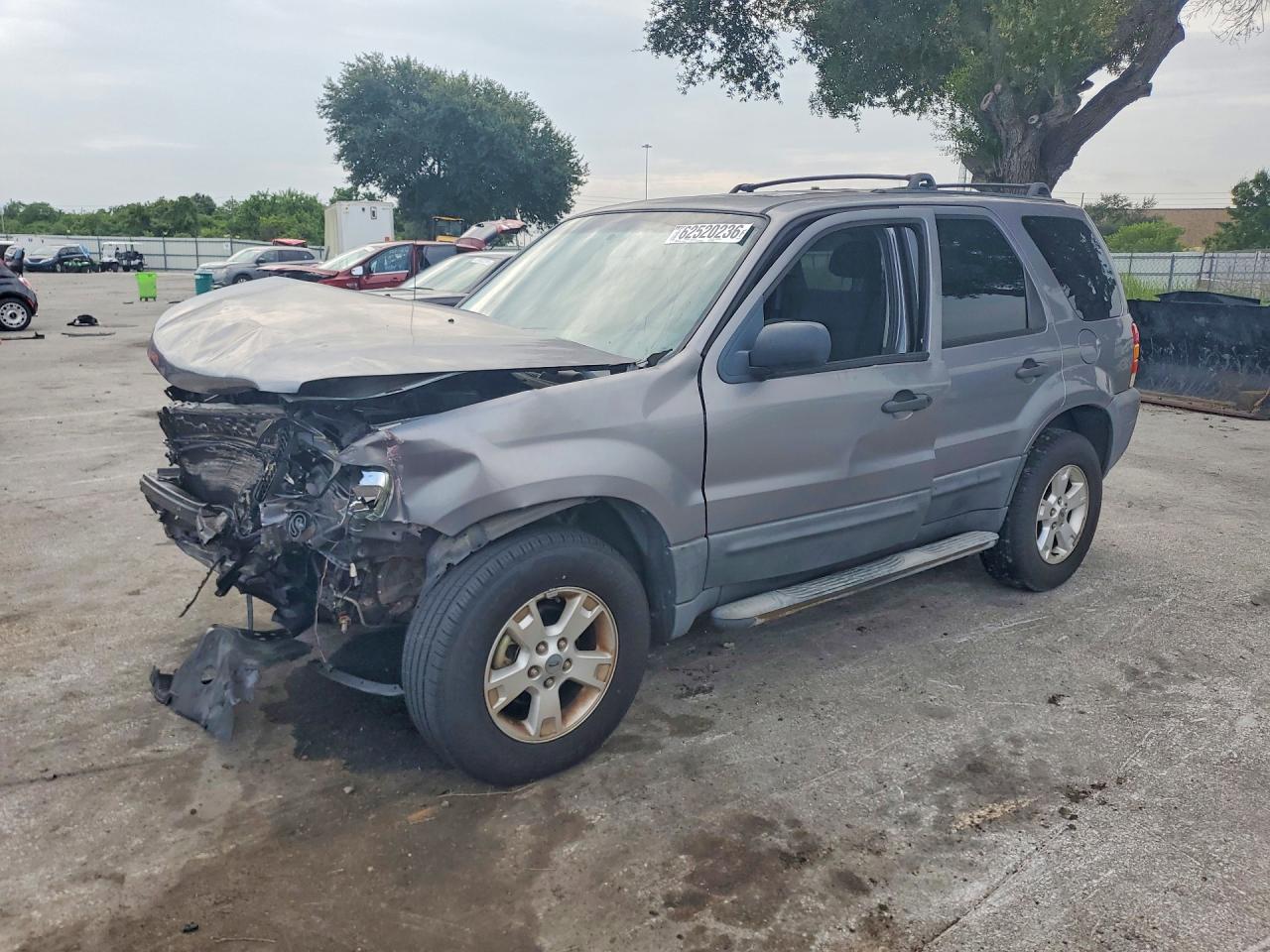 2007 Ford Escape XLT, VIN 1FMYU03157KB37649 — Перед