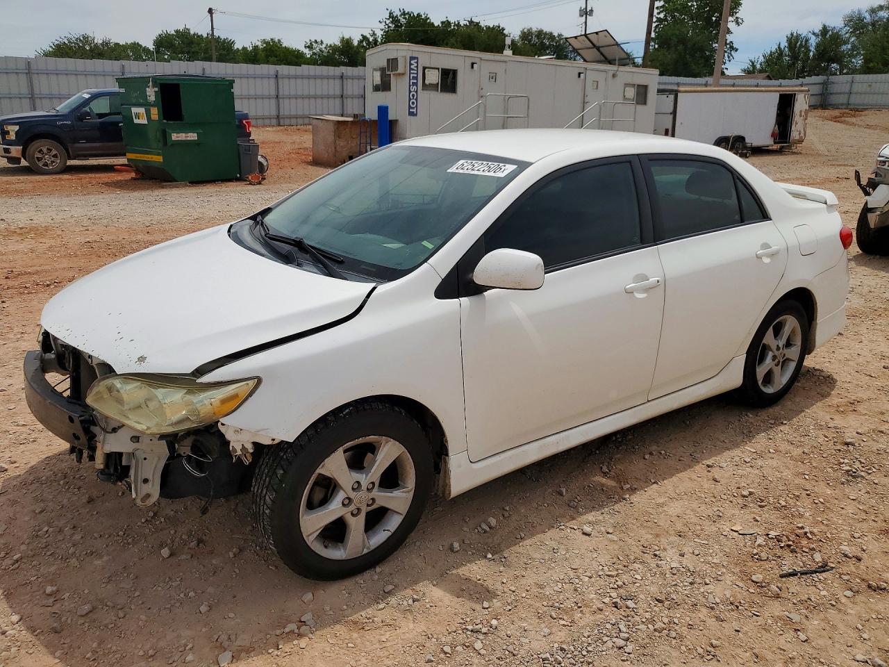 2011 Toyota Corolla LE, VIN 2T1BU4EE5BC685307 — Front end