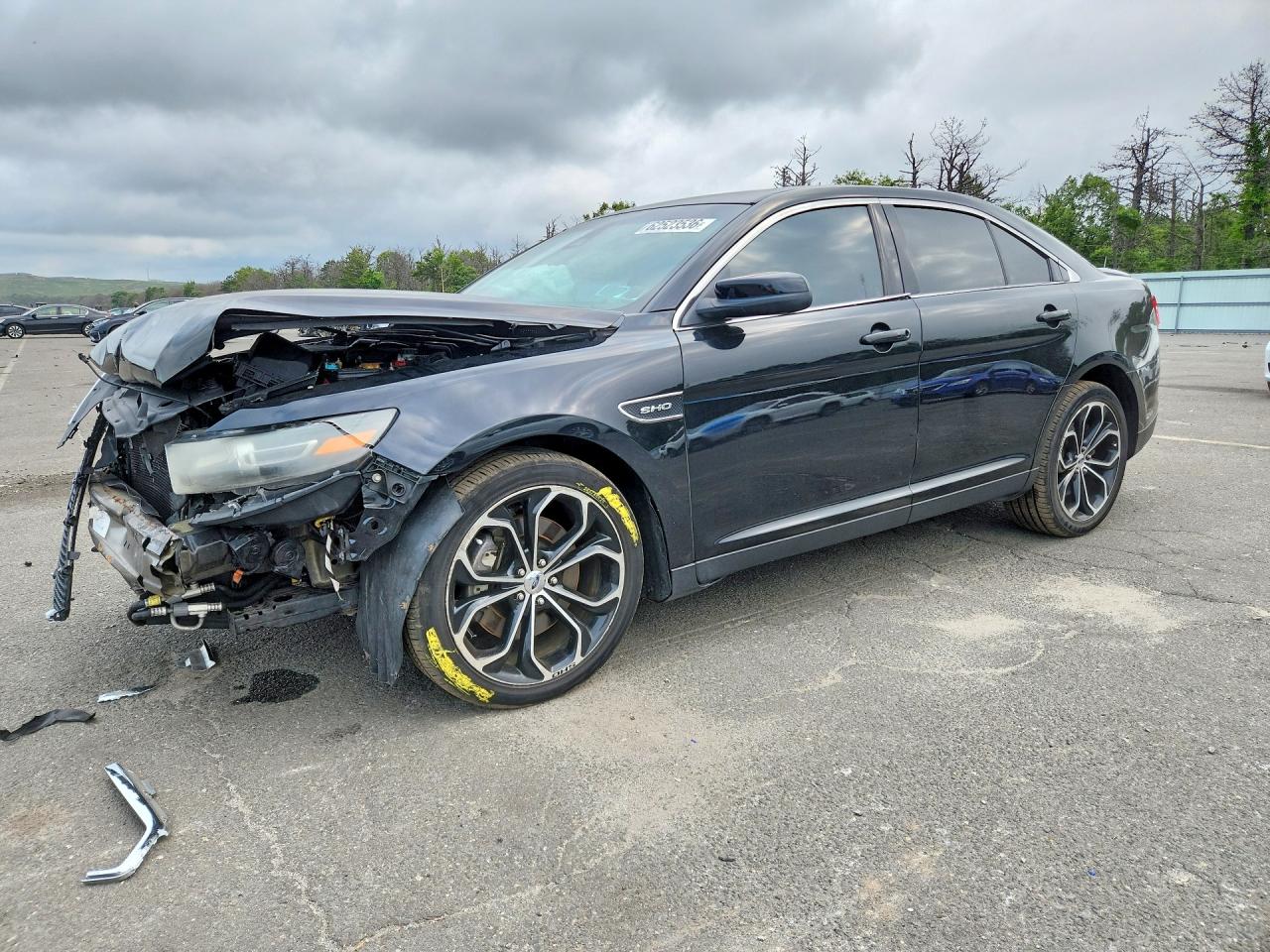 2018 Ford Taurus SHO, VIN 1FAHP2KT8JG114246 — Front end