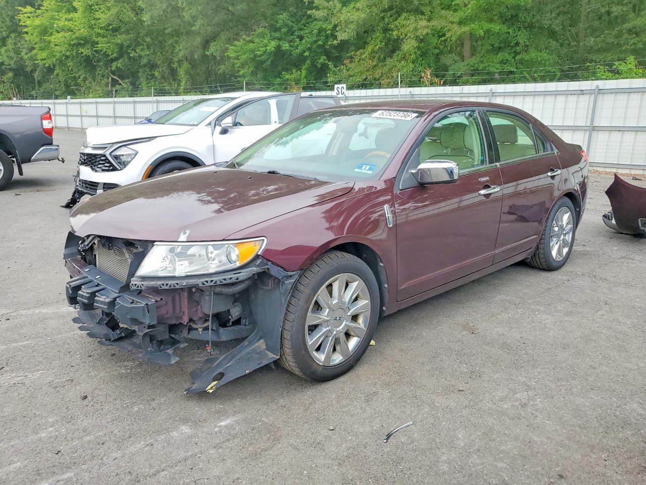 2011 Lincoln MKZ, VIN 3LNHL2JC2BR758712 — Front end