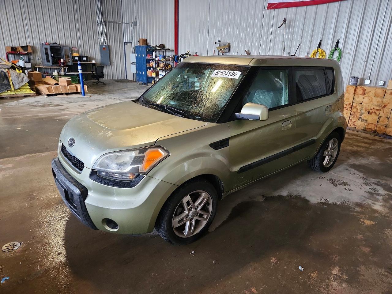 2010 Kia Soul +, VIN KNDJT2A20A7177695 — Бок
