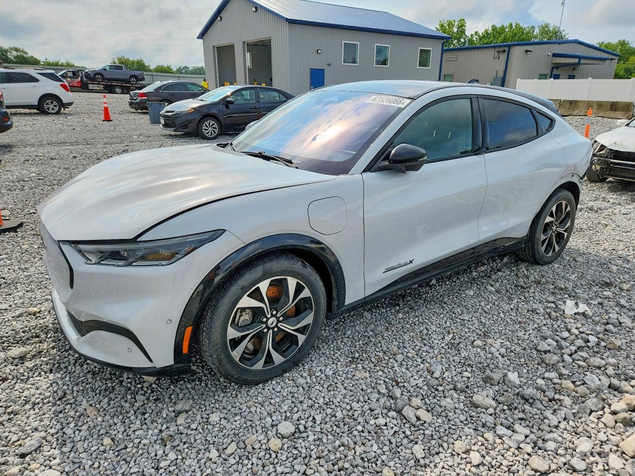 2021 Ford Mustang Mach-E Premium, VIN 3FMTK3SU3MMA01201 — Зад