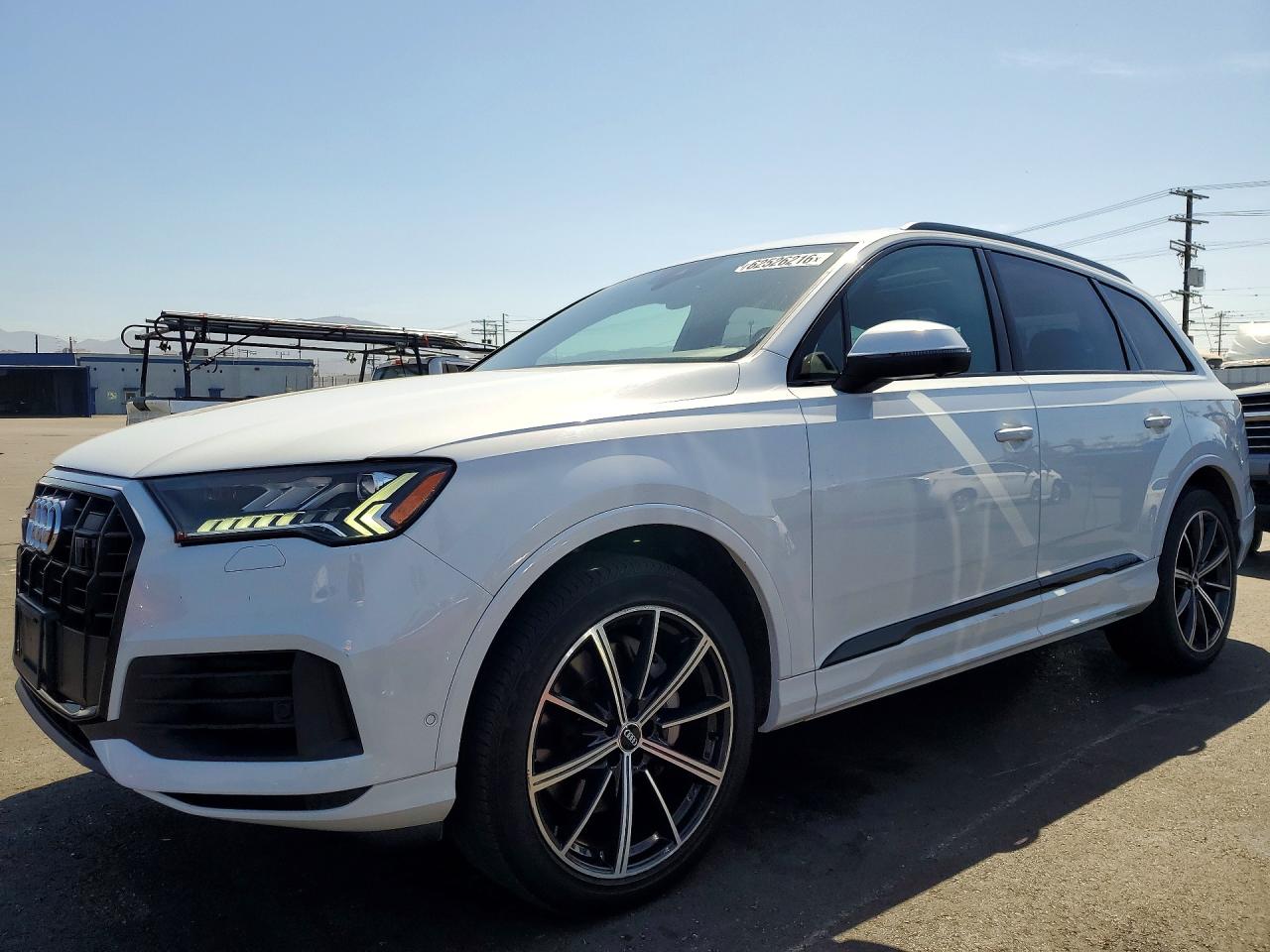 2020 Audi Q7 Premium Plus, VIN WA1LXAF70LD011817 — Мелкие вмятины и царапины
