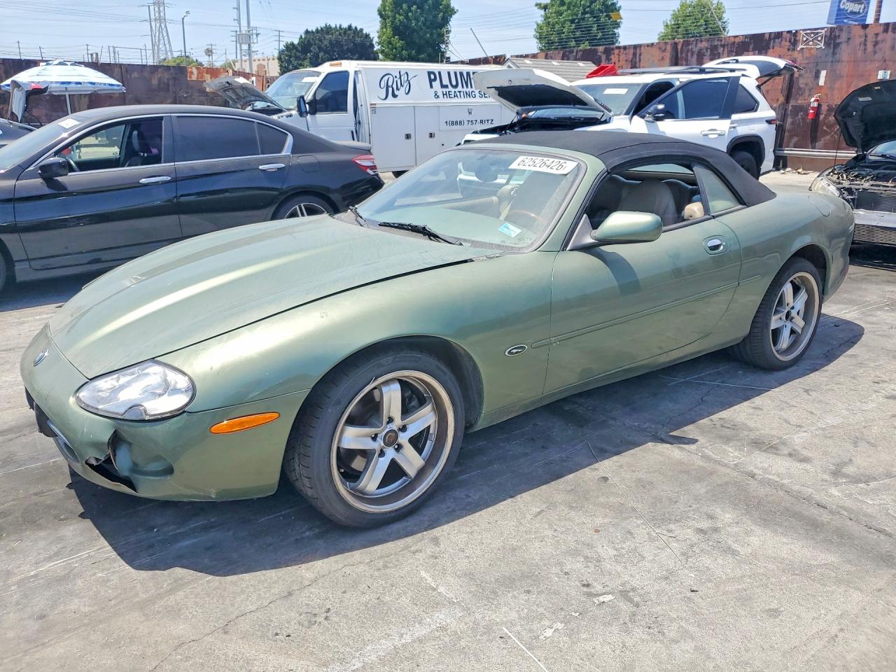 1999 Jaguar XK, VIN SAJGX2041XC039599 — Front end