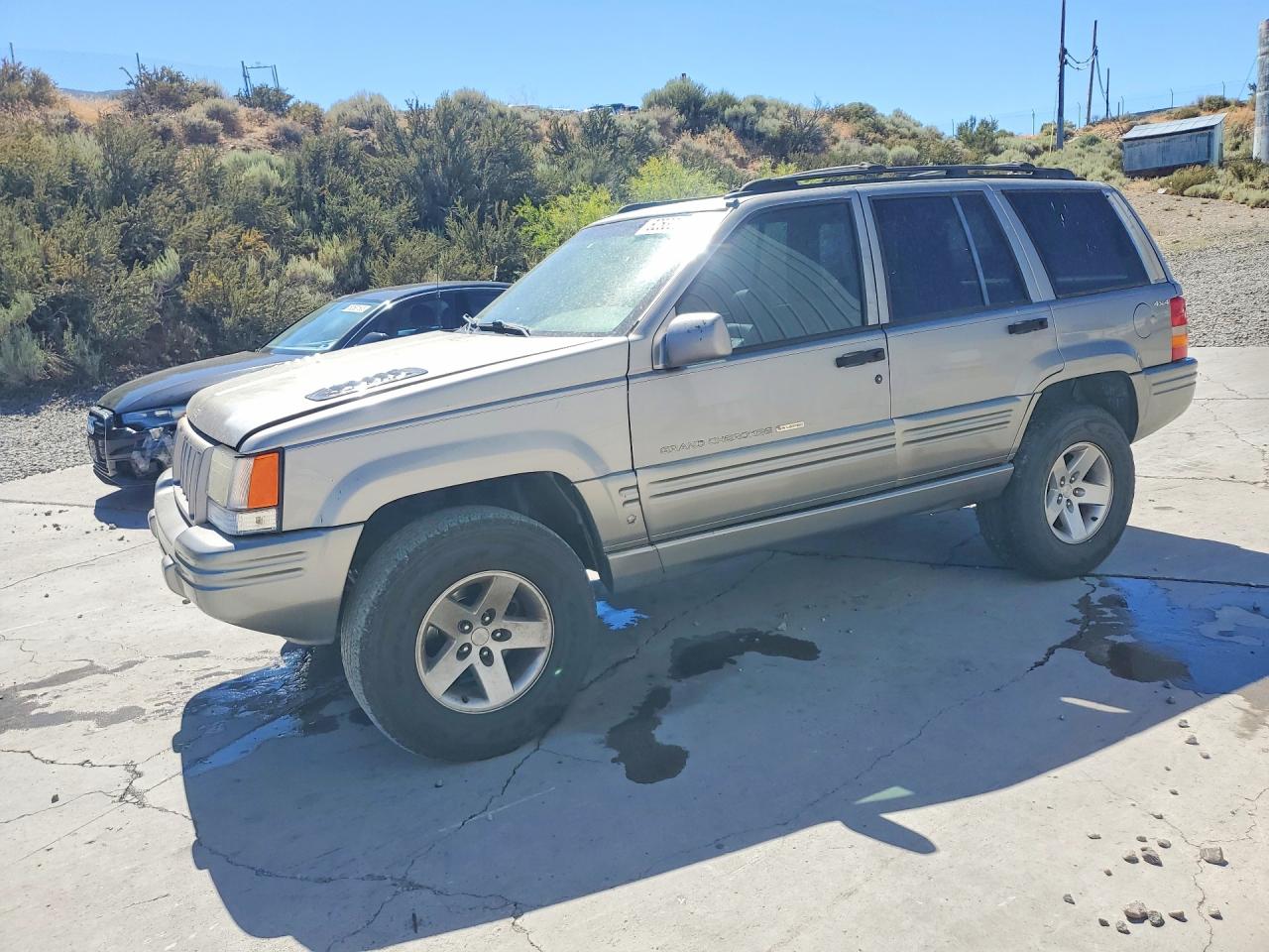 1998 Jeep Grand Cherokee Limited, VIN 1J4GZ88Z3WC162700 — Пожар в моторном отсеке