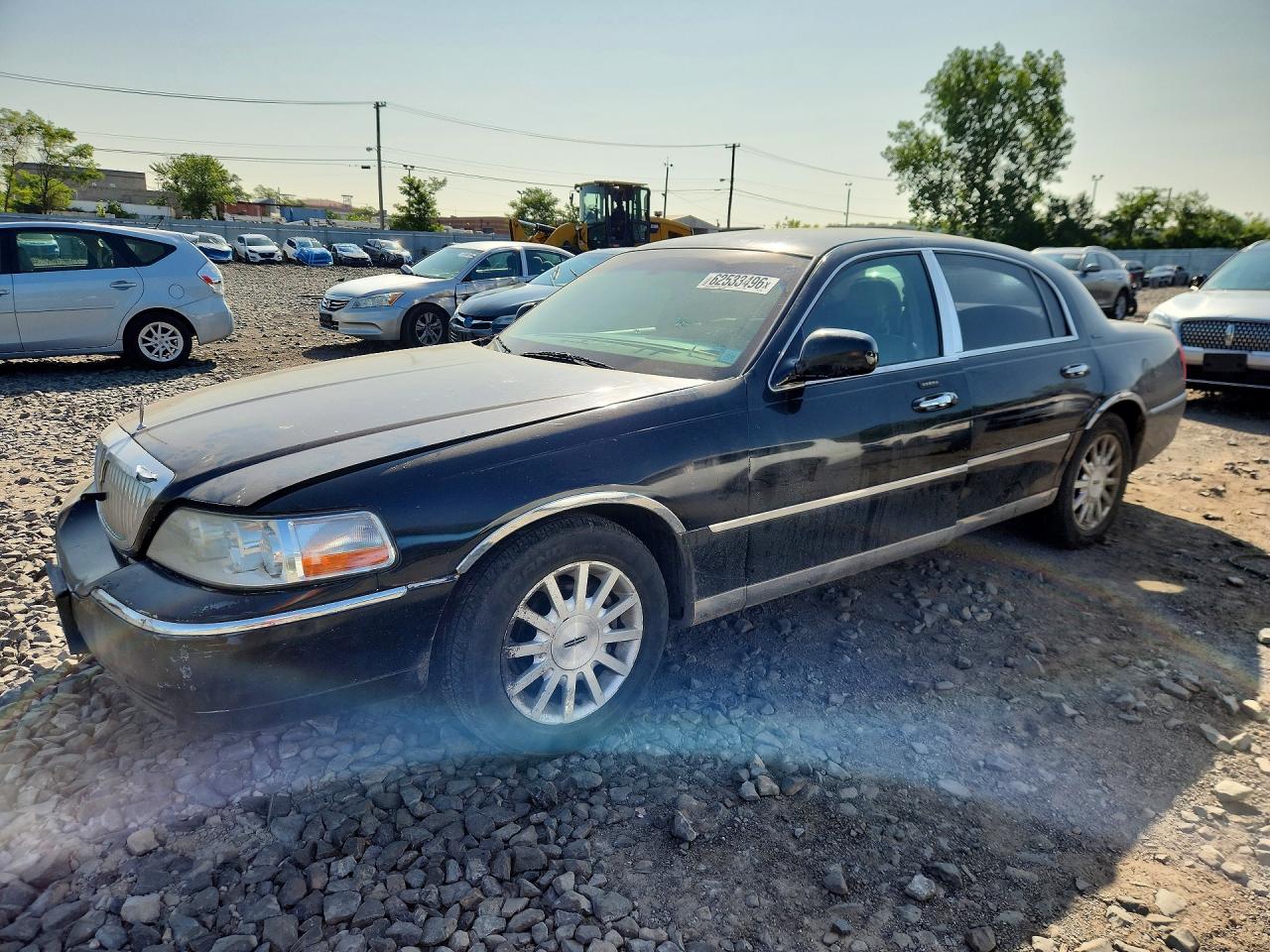 2007 Lincoln Town Car Signature, VIN 1LNHM81V97Y619686 — Side