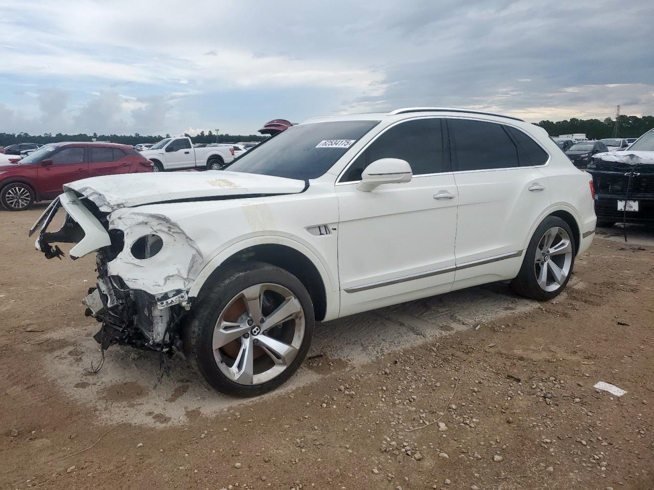 2019 Bentley Bentayga V8, VIN SJAAM2ZV0KC024174 — Front end