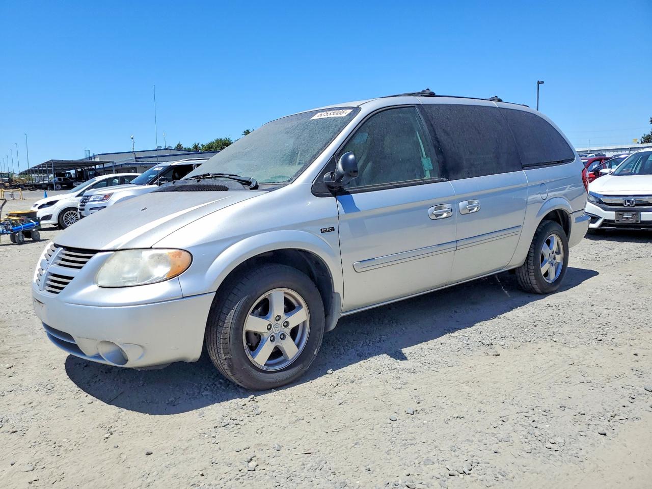 2007 Dodge Caravan SXT, VIN 2D4GP44L55R350889 — Side