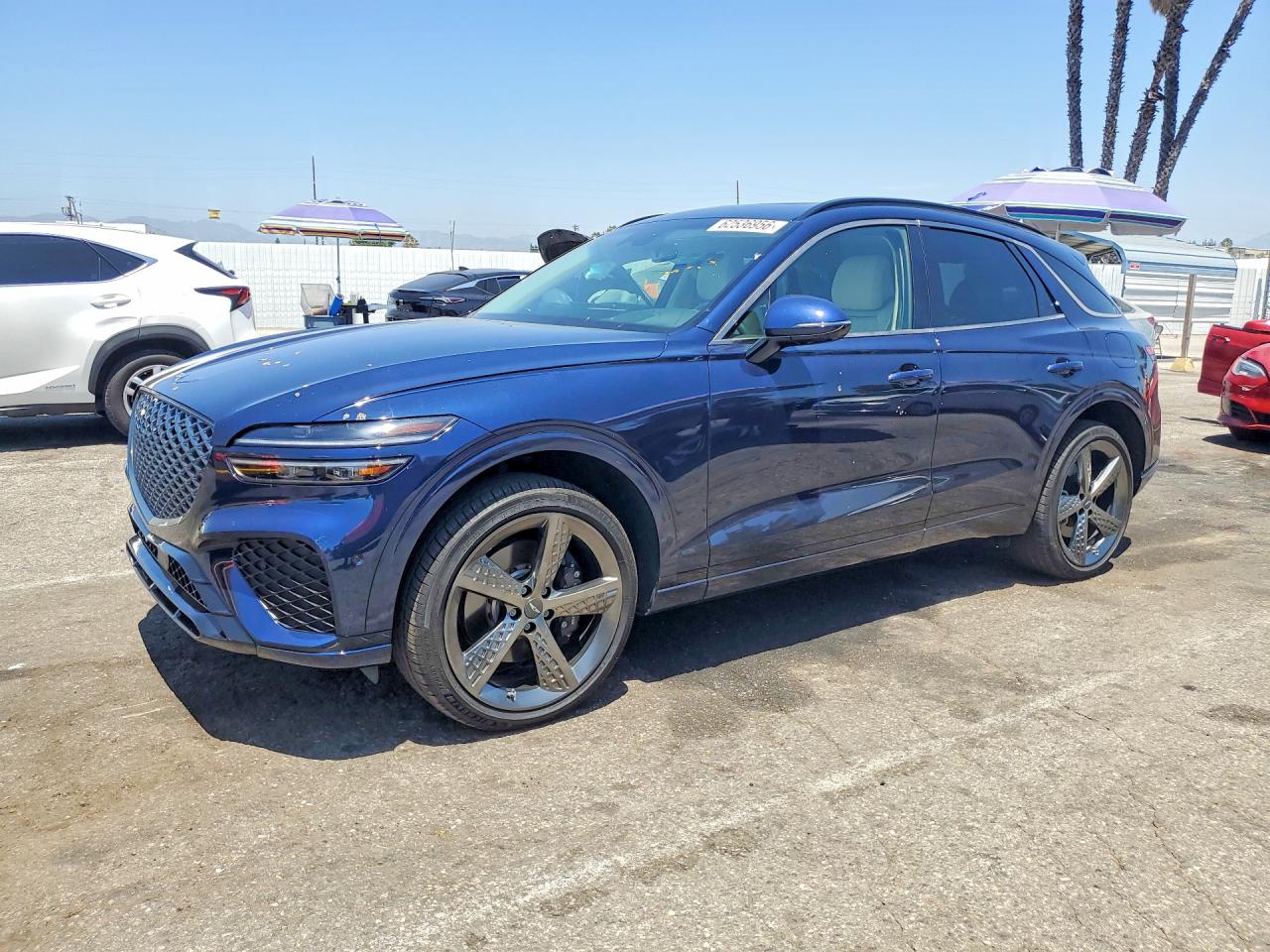 2022 Genesis GV70 Sport, VIN KMUMCDTC8NU062412 — Бок