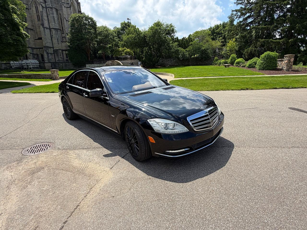 2010 Mercedes-Benz S S 600, VIN WDDNG7GB2AA353780 — Minor dents and scratches