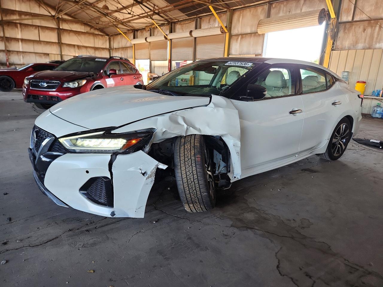 2020 Nissan Maxima SL, VIN 1N4AA6DV4LC362979 — Front end