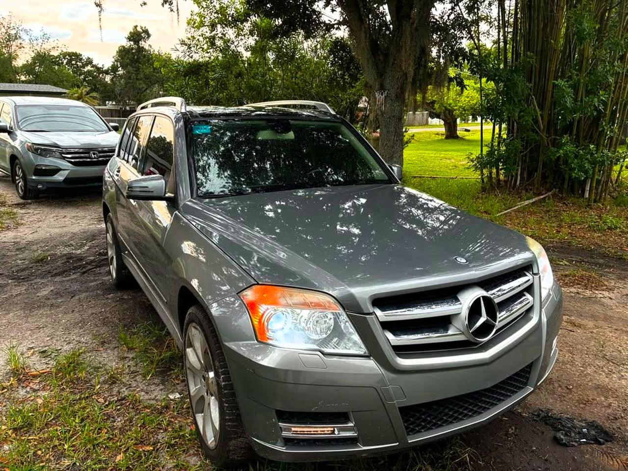 2011 Mercedes-Benz GLK 350, VIN WDCGG5GB4BF650409 — Minor dents and scratches