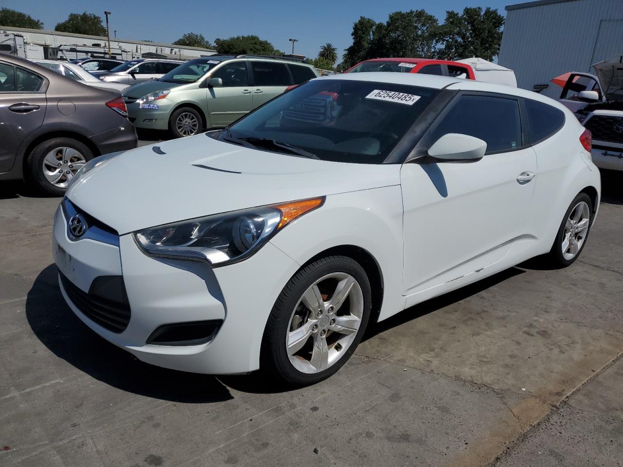 2015 Hyundai Veloster, VIN KMHTC6AD4FU228511 — Front end