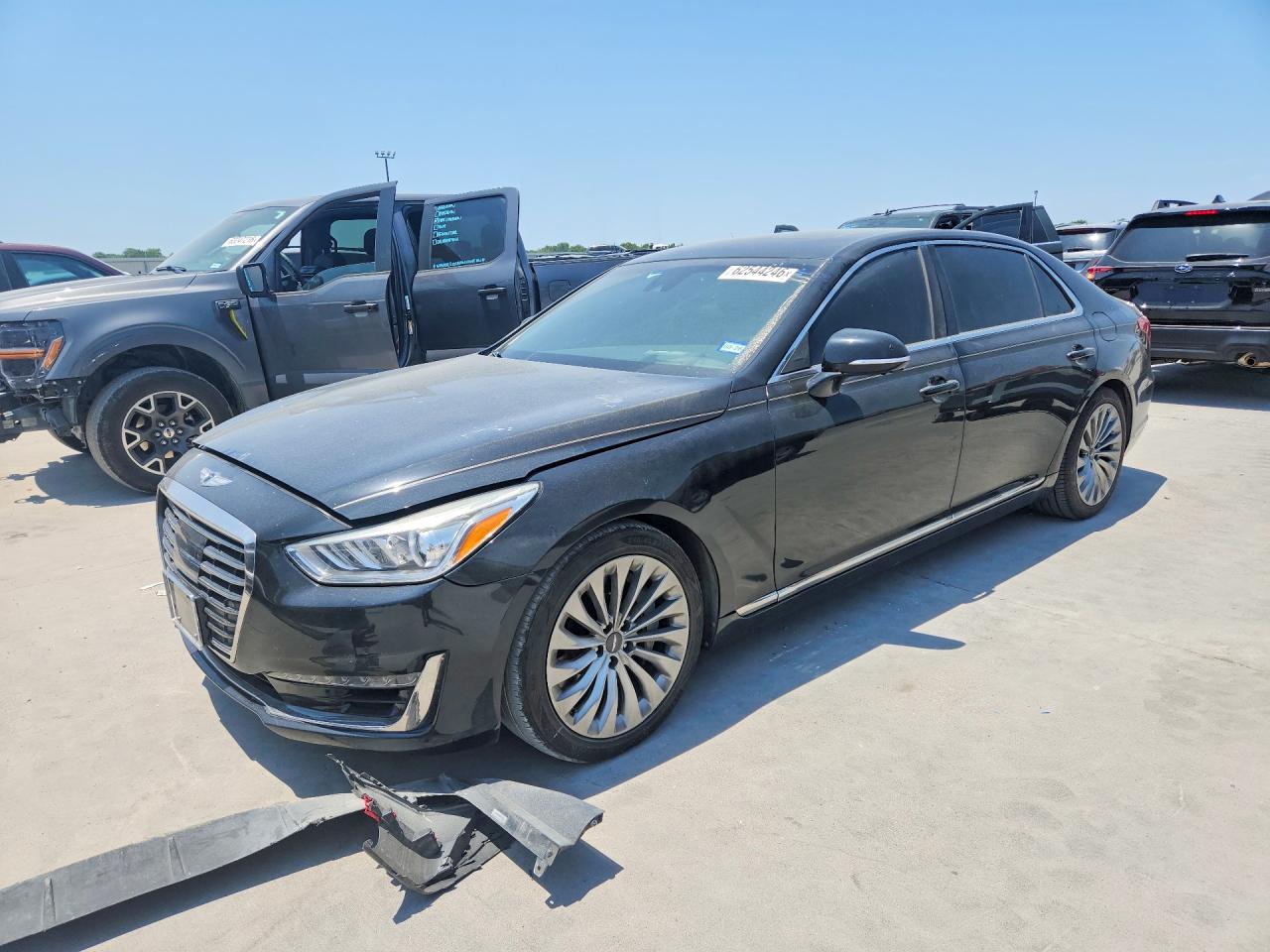 2017 Genesis G90 Premium, VIN KMHG34JA8HU030593 — Minor dents and scratches