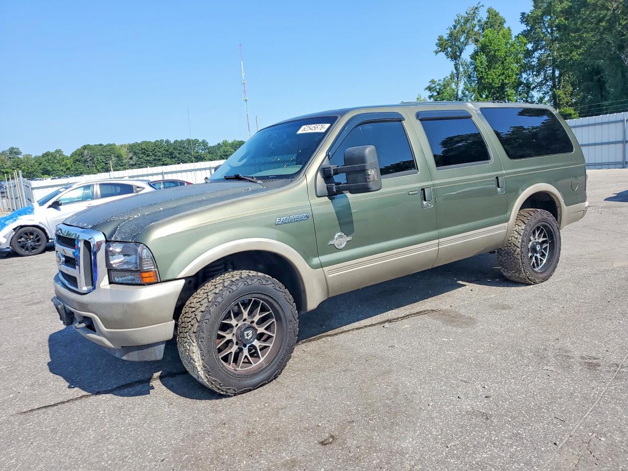 2004 Ford Excursion Eddie Bauer, VIN 1FMNU44P14EE06561 — Minor dents and scratches