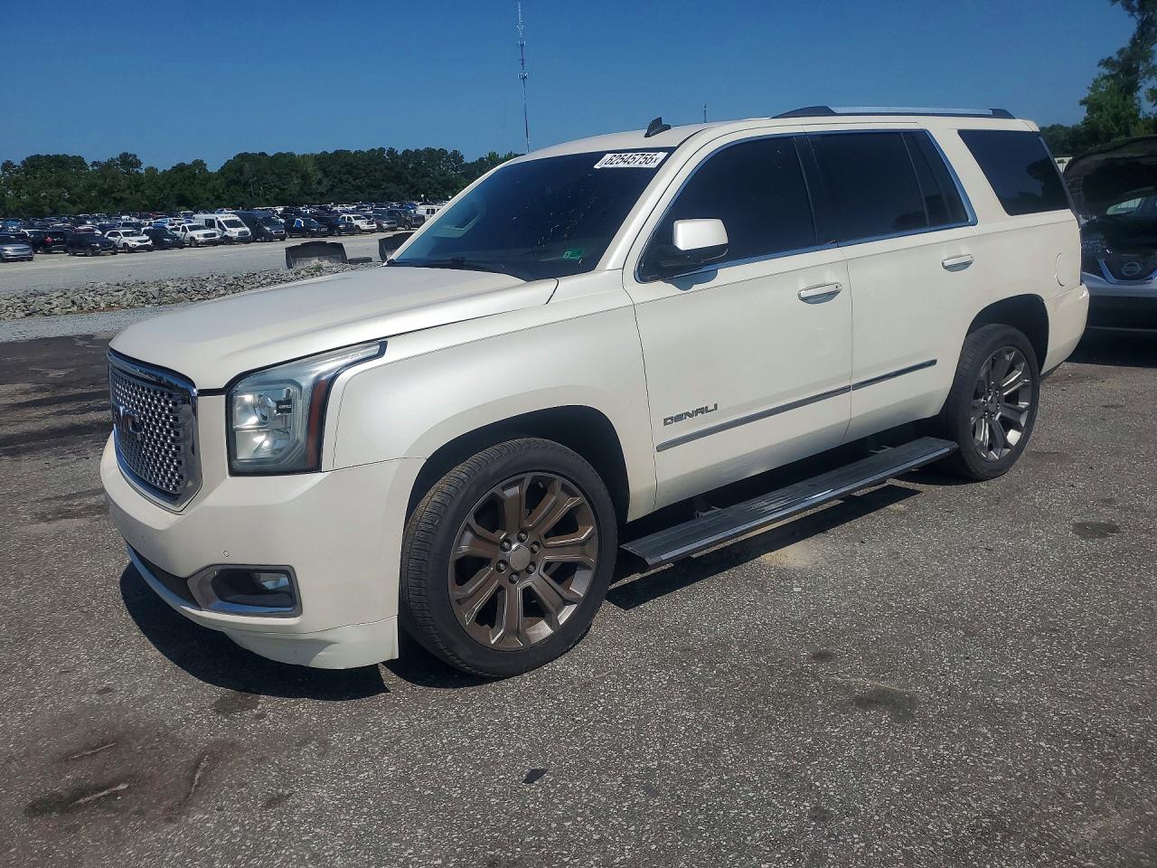 2015 GMC Yukon Denali, VIN 1GKS2CKJ1FR163405 — Мелкие вмятины и царапины