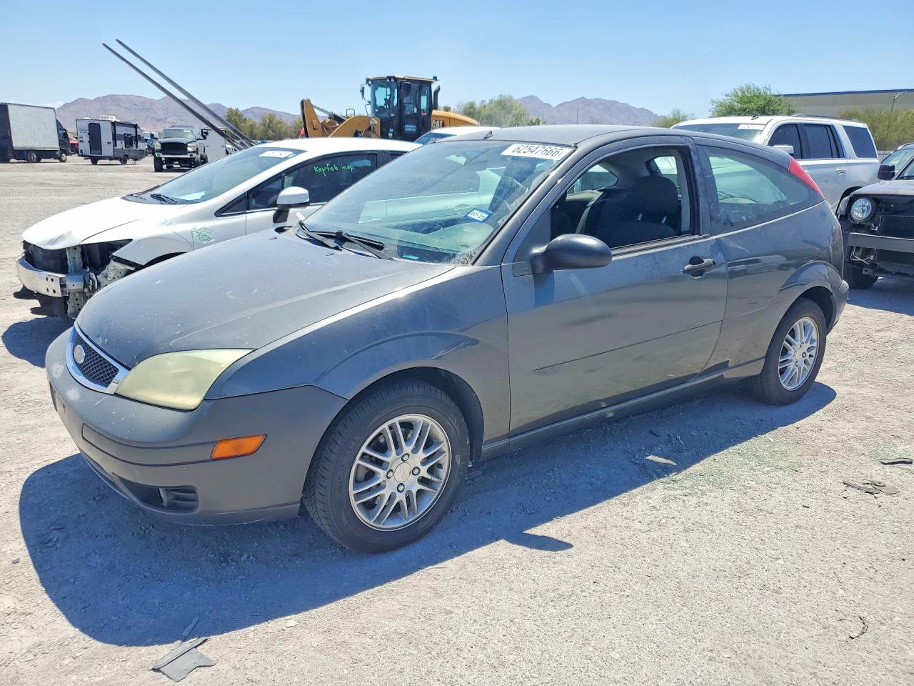 2005 Ford Focus S, VIN 3FAFP31N55R105096 — Minor dents and scratches