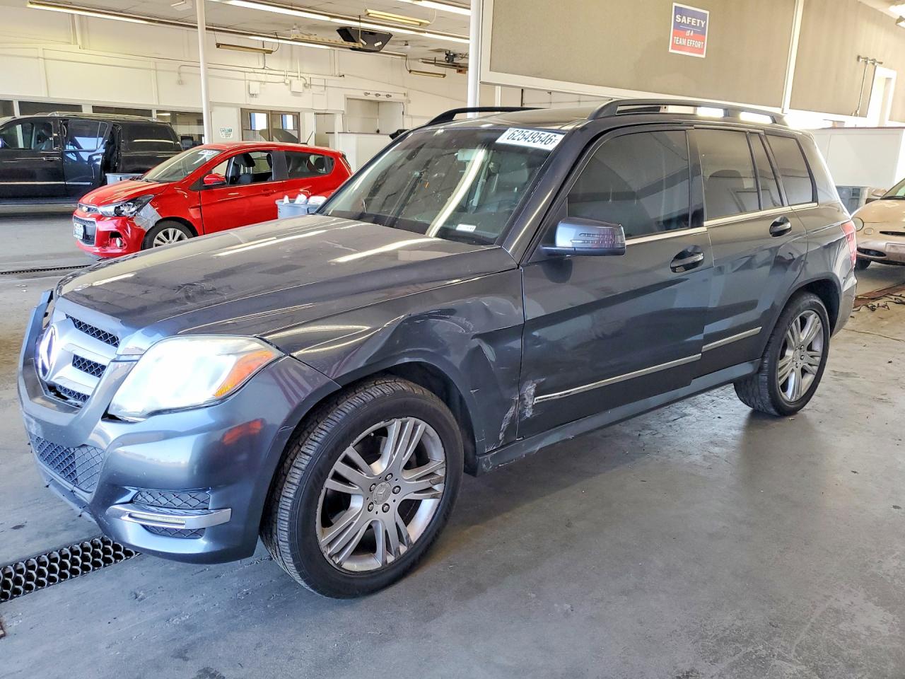 2013 Mercedes-Benz GLK 350, VIN WDCGG8JB5DG129562 — Front end