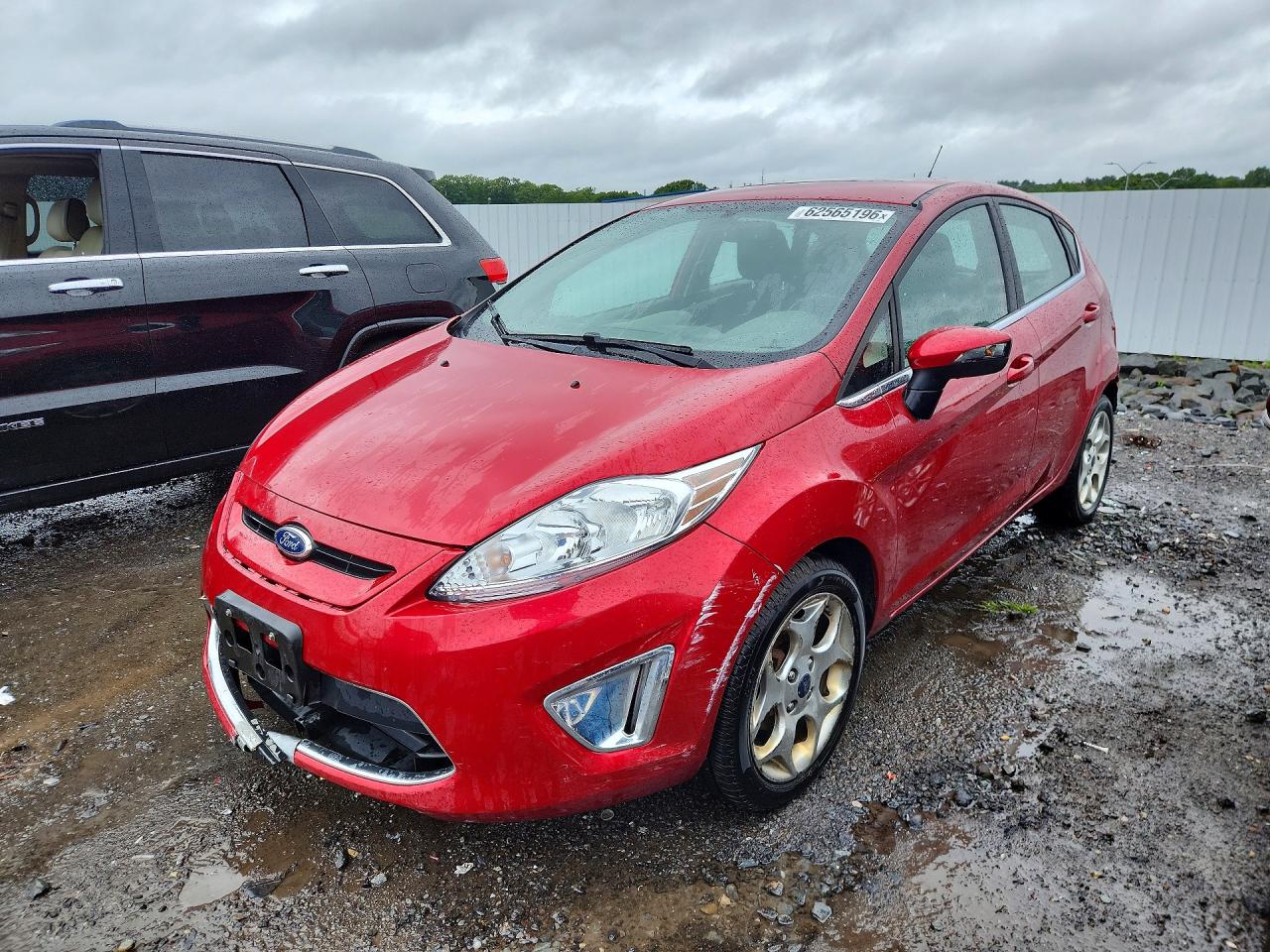2011 Ford Fiesta SES, VIN 3FADP4FJ1BM153061 — Front end