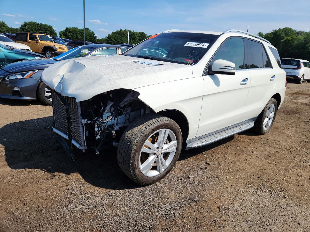 2013 Mercedes-Benz M 350, VIN 4JGDA5HB2DA213643 — Front end