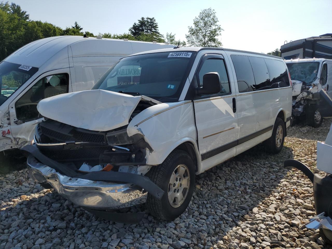 2011 Chevrolet Express G1500, VIN 1GNSHCF43B1161752 — Front end