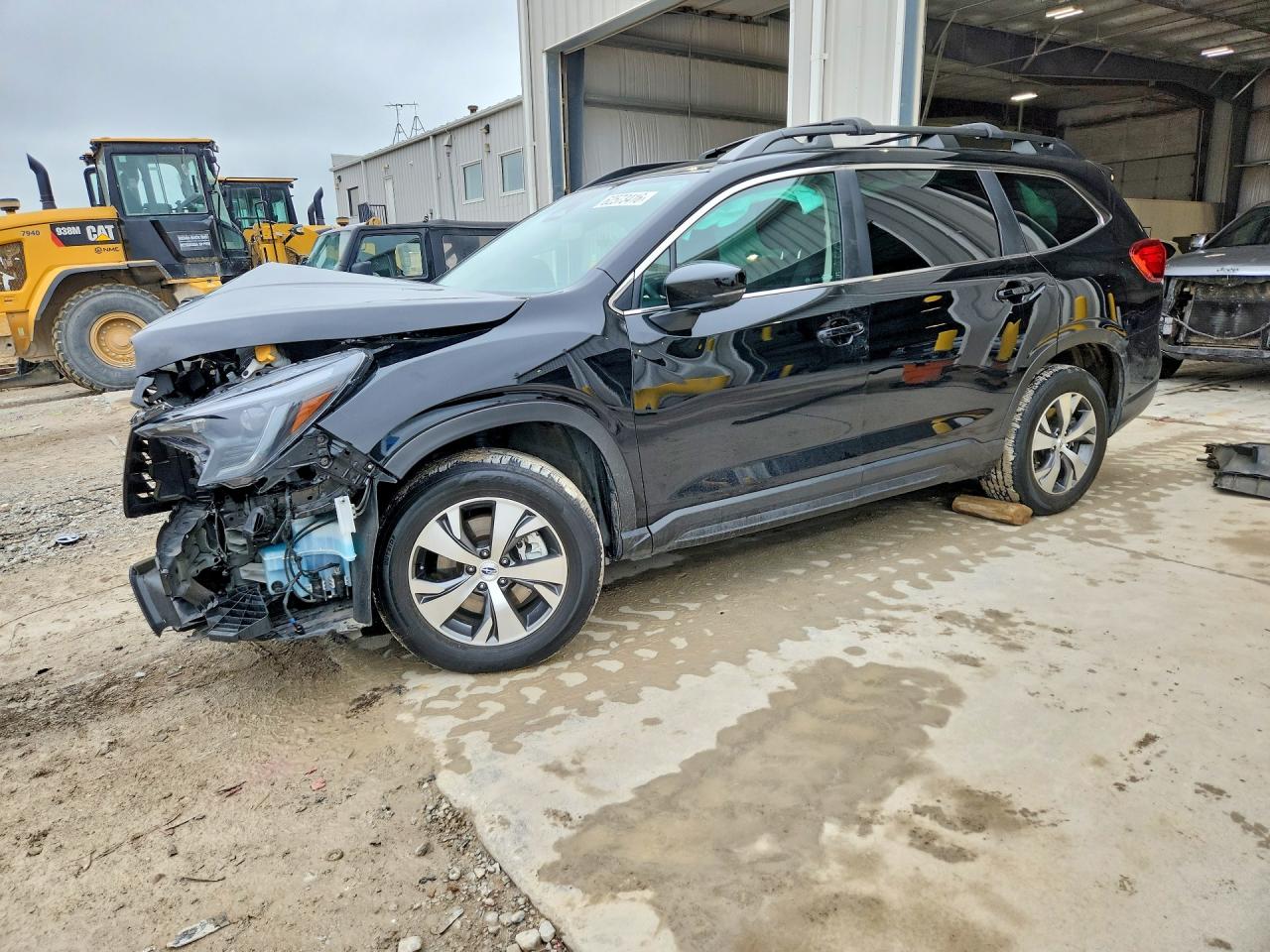 2024 Subaru Ascent Premium, VIN 4S4WMAED6R3413001 — Перед
