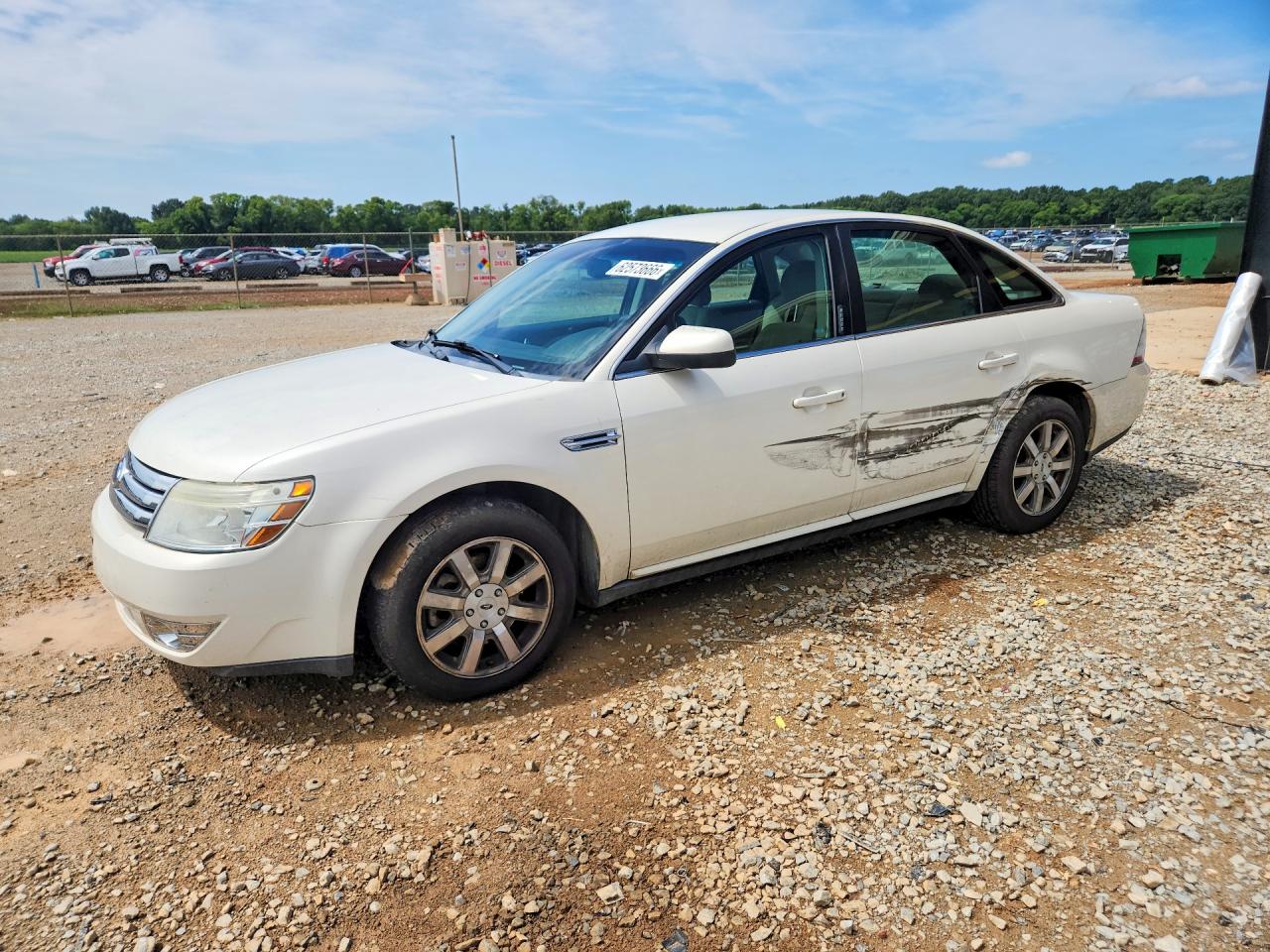 2009 Ford Taurus SEL, VIN 1FAHP24W19G105259 — Side