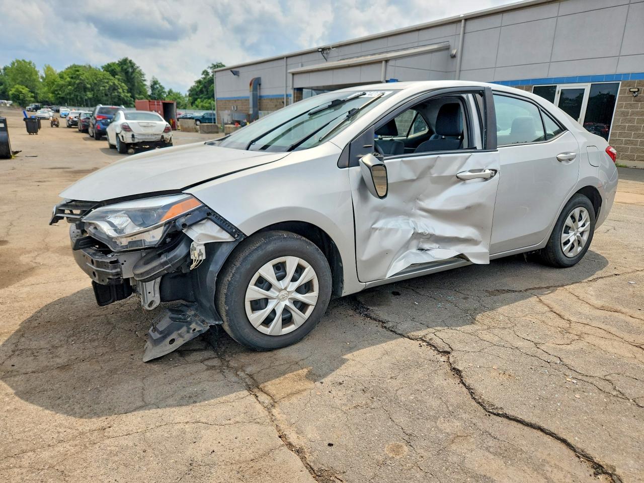 2015 Toyota Corolla L, VIN 2T1BURHE4FC357407 — Front end