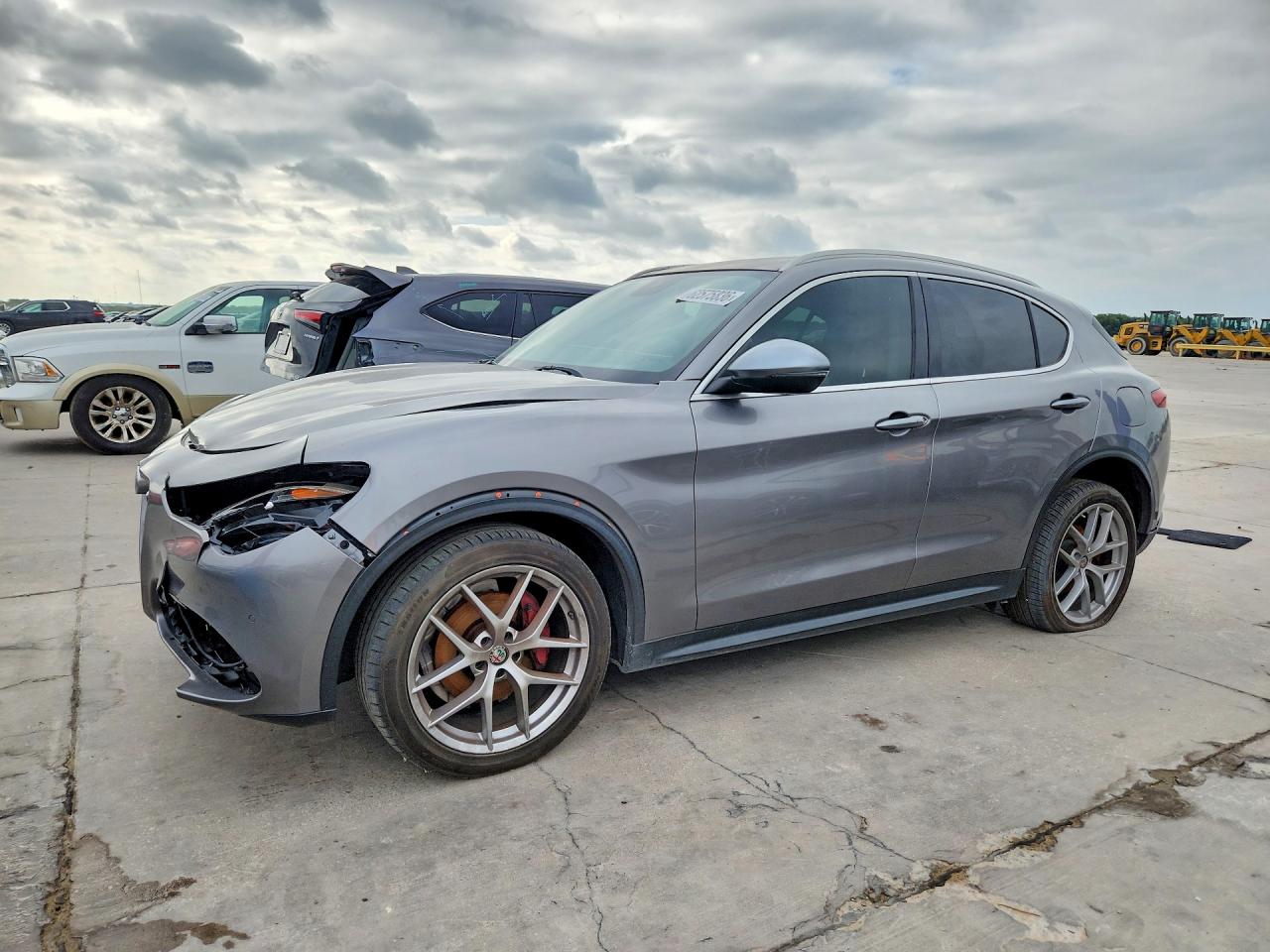 2018 Alfa Romeo Stelvio Ti, VIN ZASFAKBN0J7B97991 — Front end