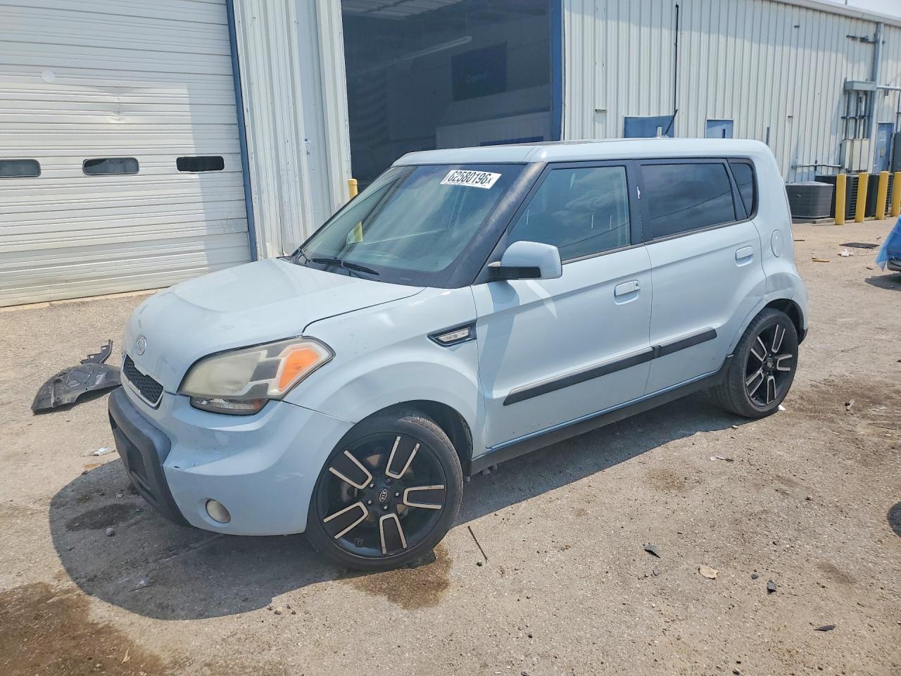 2010 Kia Soul +, VIN KNDJT2A25A7170600 — Front end