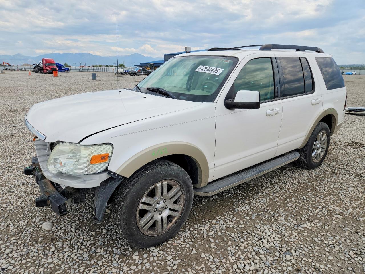 2010 Ford Explorer Eddie Bauer, VIN 1FMEU7E85AUA97056 — Перед