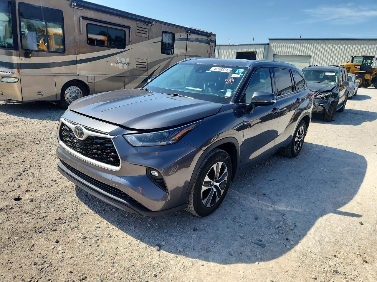 2021 Toyota Highlander XLE, VIN 5TDGZRAH5MS520937 — Minor dents and scratches