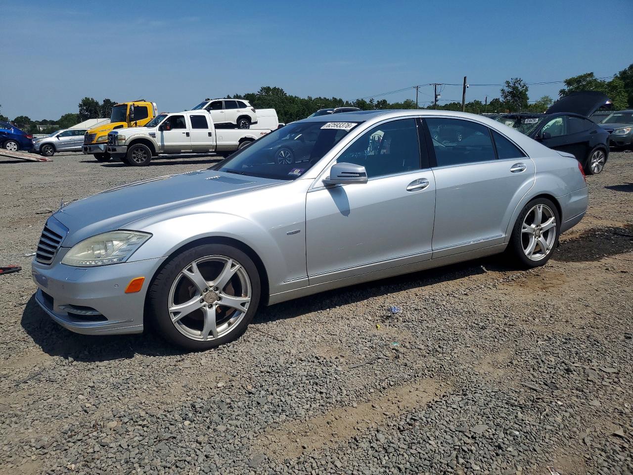2011 Mercedes-Benz S 400, VIN WDDNG9FB5BA380521 — Minor dents and scratches