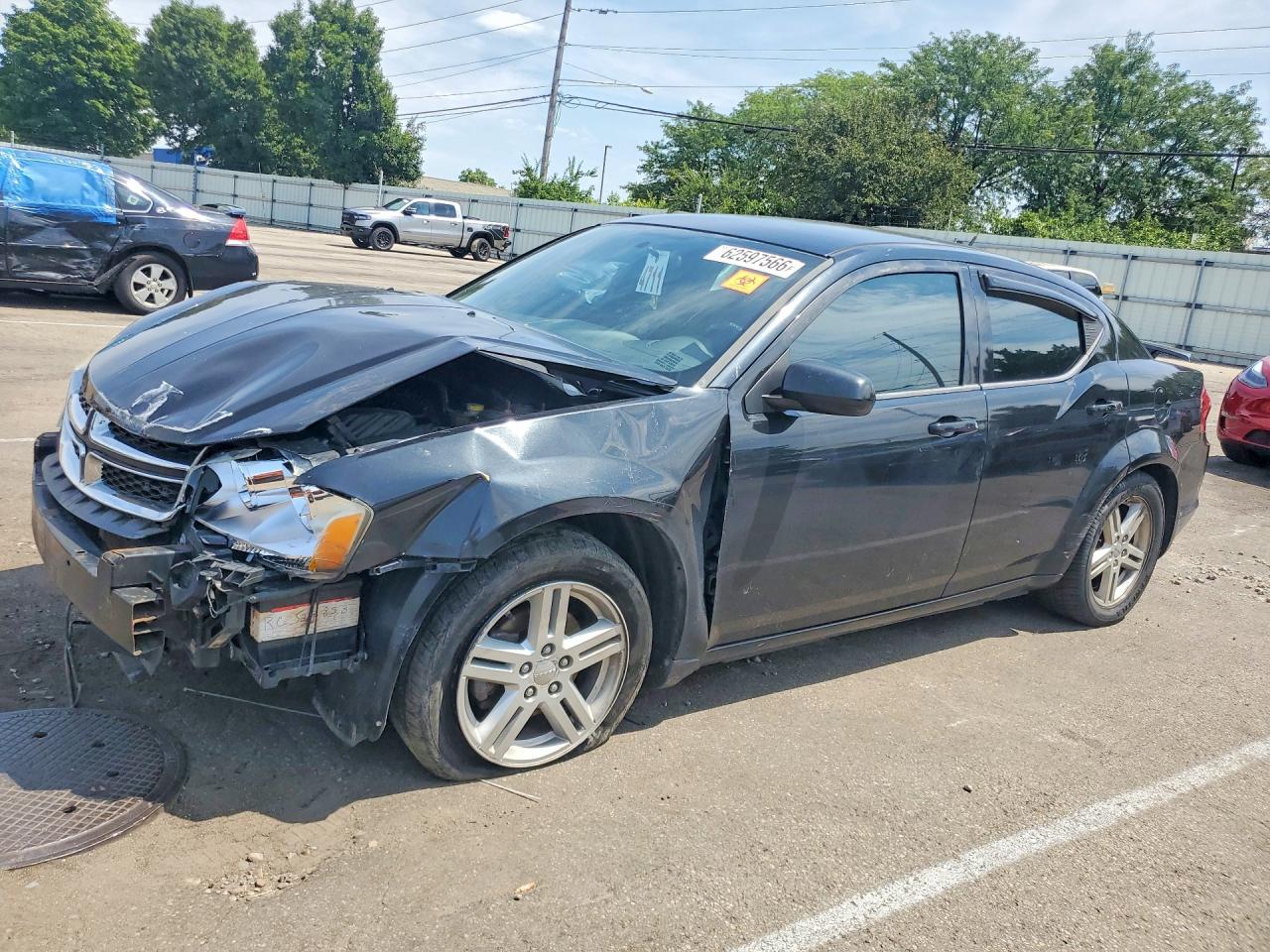 2011 Dodge Avenger Mainstreet, VIN 1B3BD1FBXBN523853 — Перед