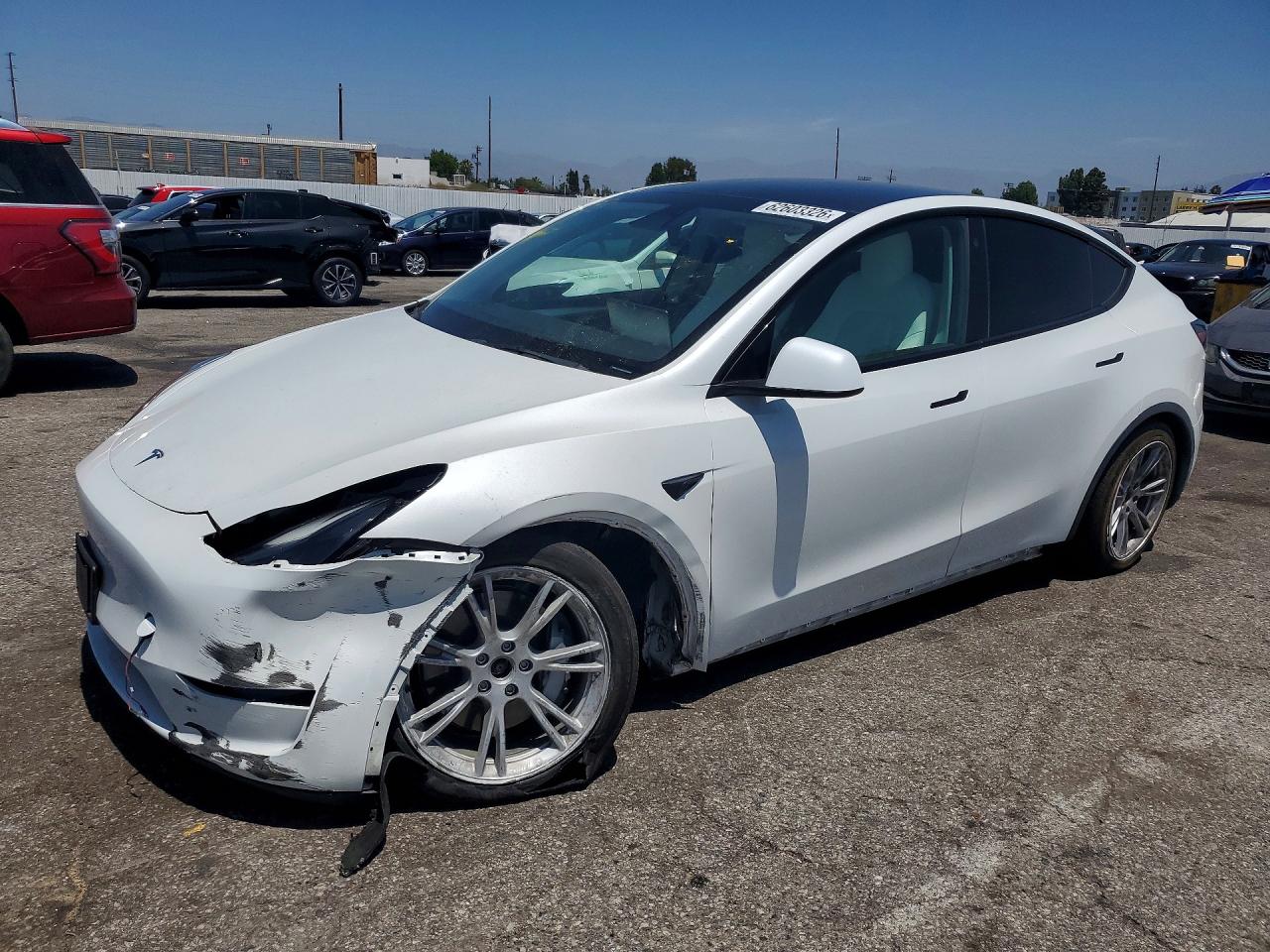 2023 Tesla Model Y Long Range, VIN 7SAYGDEEXPF630262 — Фото с аукциона 1 of 13