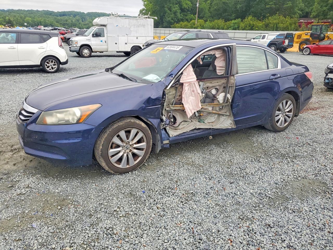 2011 Honda Accord EX-L, VIN 1HGCP2F82BA040967 — Side