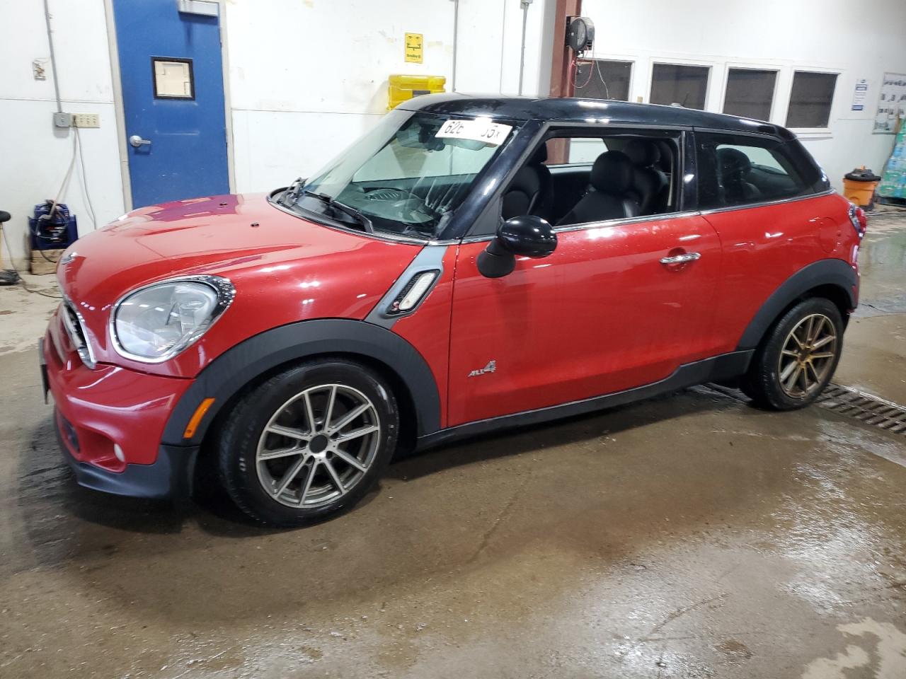 2015 MINI Paceman S, VIN WMWSS7C59FWN70598 — Зад