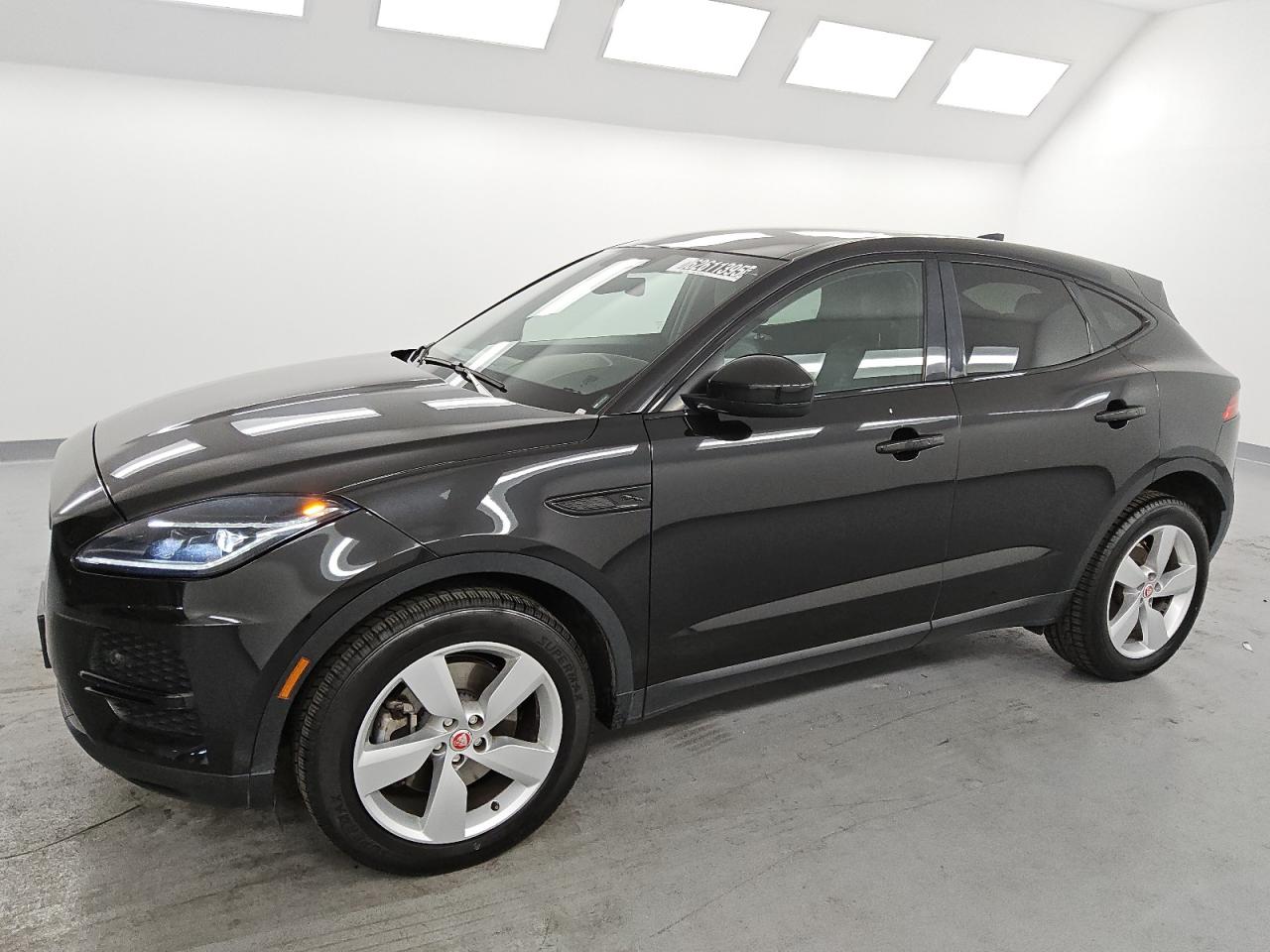 2022 Jaguar E-Pace SE, VIN SADFP2FX6N1029790 — Перед