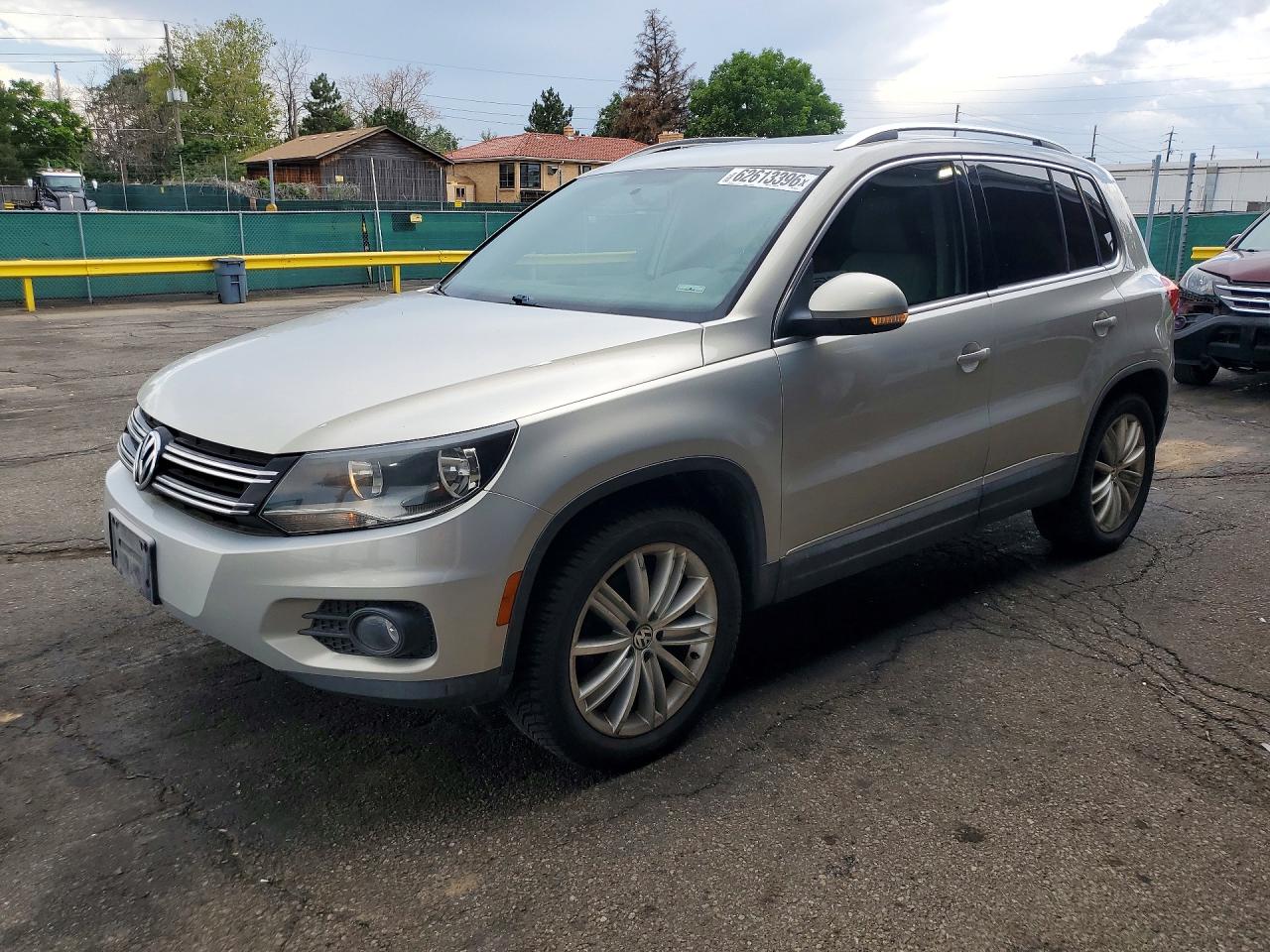 2013 Volkswagen Tiguan S, VIN WVGAV3AX3DW087734 — Minor dents and scratches