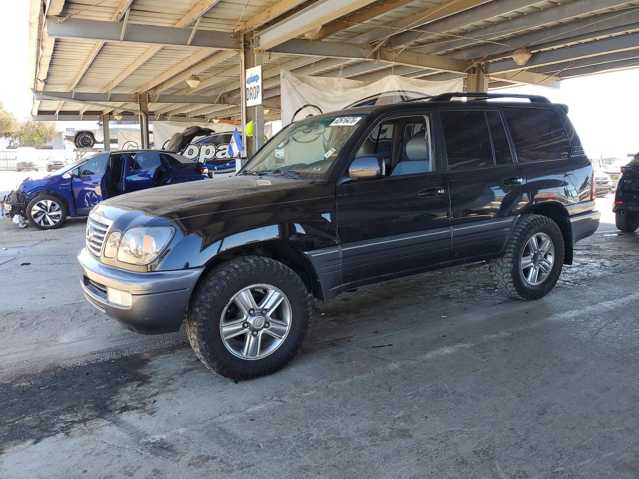 2006 Lexus LX 470, VIN JTJHT00W264004516 — Minor dents and scratches